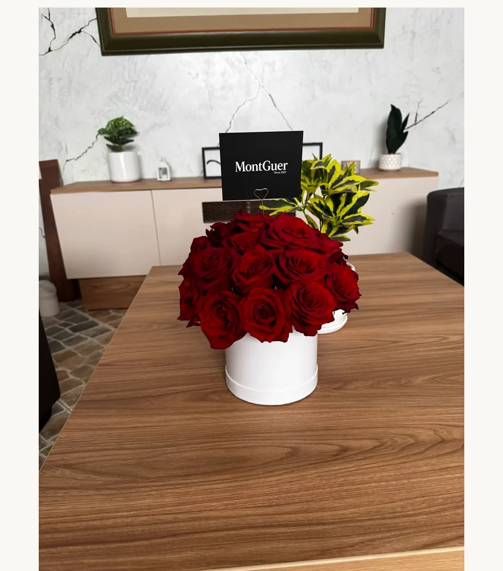 Box Blanco de Rosas Rojas — arreglo floral MontGuer