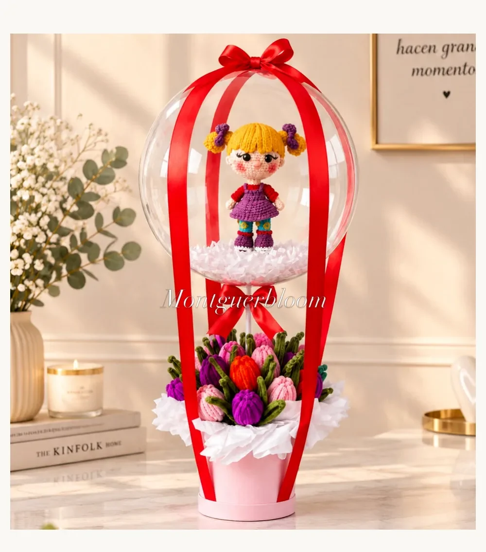 Globo con Muñeca Tejida — arreglo floral MontGuer